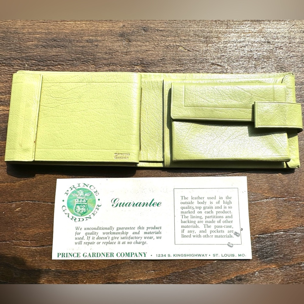 💚NWT Vintage Lime Green Princess Gardner Buffalo Leather Wallet
